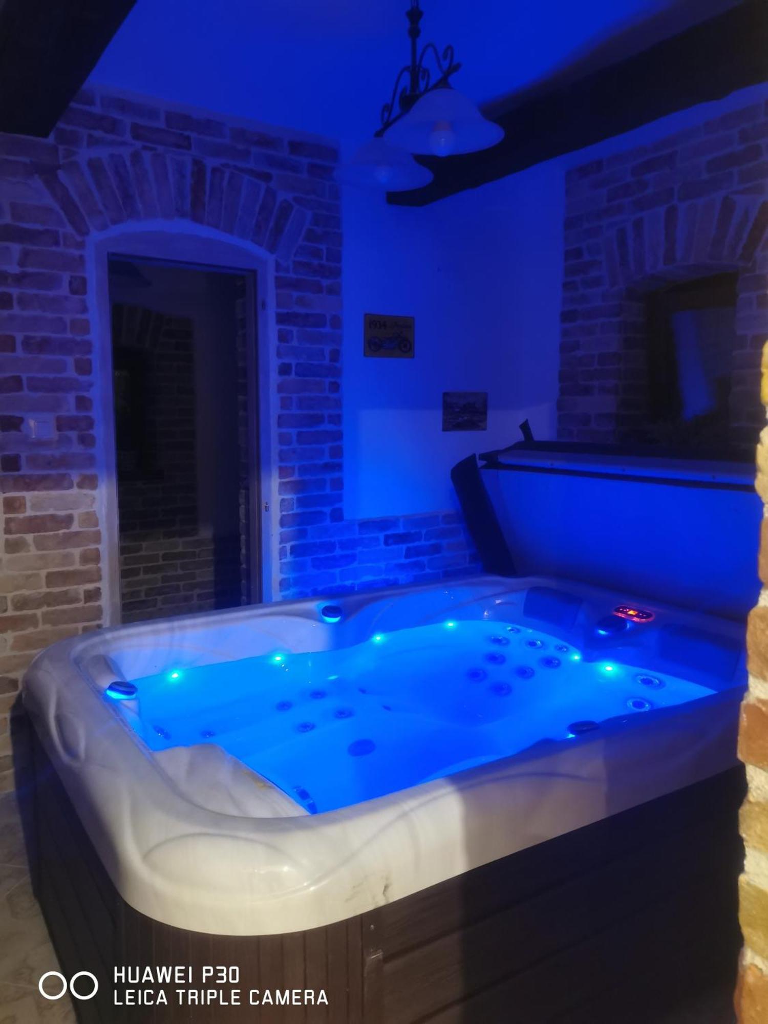 Kuria Private Wellness Апартаменти *